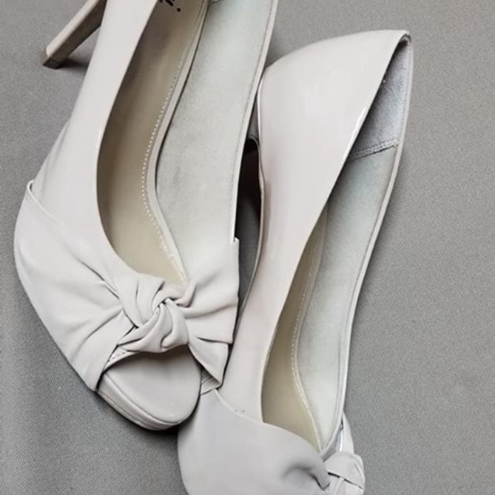 9 1/2 wide Fioni Peep Toe Heels